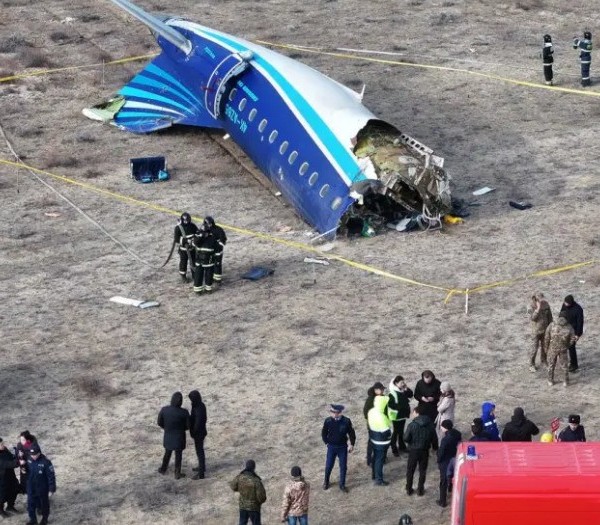 На месте крушения самолета в Казахстане найден черный ящик