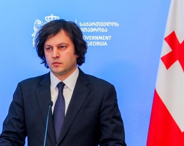 Посухи Гурҷистон ба Макрон: “Ба Украина нигоҳ кун!”