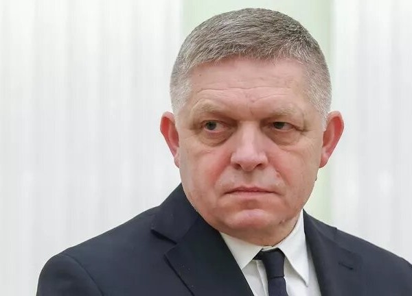 Премьер-министр Словакии назвал Зеленского «нищим» 