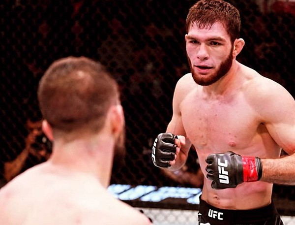 Таджикский боец Нурулло Алиев одержал победу в первом турнире UFC 2025 года 